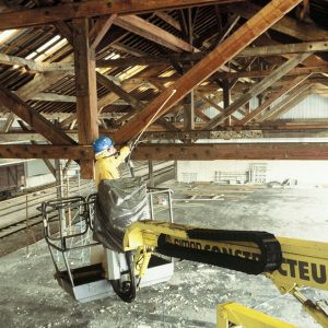 Vue d'un chantier de préservation du bois