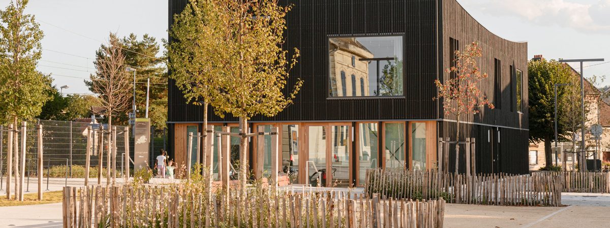 Espace-municipal-Presles-by-MAAJ-copyright-MAAJ-2000x1000-1