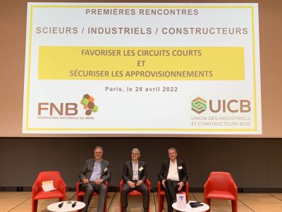 Jacques Ducerf (président de la FNB), Frédéric Carteret (président de l'UICB et de FBIE) et Jean-Michel Servant (président de FBF) réunis sur la scène des Rencontres professionnelles du bois construction